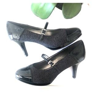 NWT! {kelly & katie} heels.